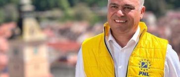 Adrian Veştea îşi anunţă candidatura la şefia PNL şi cere mutarea Congresului PNL pe 28 iunie: Intenţionez să prezint o moţiune concentrată pe responsabilitatea faţă de România, în cadrul unui parteneriat politic onest cu preşedintele