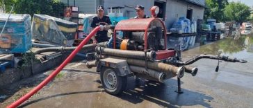 IGSU: Inundaţii în 12 localităţi din 10 judeţe / Un spital a rămas fără electricitate, după ce trei copaci s-au prăbuşit peste un stâlp