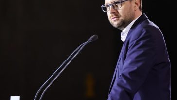 Dominic Fritz anunţă că i-a propus lui Sorin Grindeanu să susţină un guvern minoritar al PNL-USR-UDMR şi rotativă anul viitor: Numele premierului îl putem discuta / USR refuză să fie scara pe care PSD se întoarce la putere
