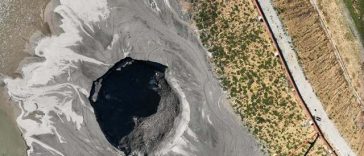Incident tehnic la depozitul de zgură şi cenuşă Valea Căprişoarei – S-a identificat apariţia unei tasări/afundări în cuveta iazului, cu un diametru de aproximativ 50 m, o adâncime estimată de 12 m / Măsuri dispuse – FOTO