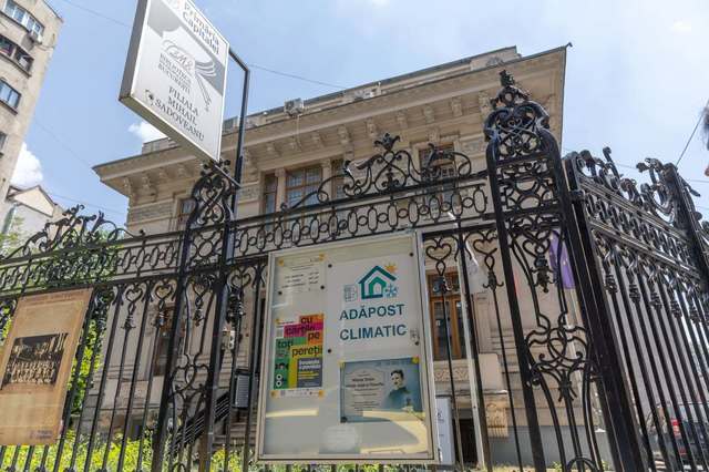 Primăria Bucureşti anunţă cea mai mare reţea de adăposturi climatice din România – 71 de instituţii publice, alături de 200 de sedii de farmacii, îşi deschid miercuri uşile pentru trecătorii care au nevoie de câteva clipe de revigorare