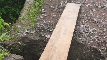 Neamţ: Un pod din localitatea Grinţieş a fost afectat de ploile torenţiale. Accesul către 15 gospodării se poate face doar cu autoturisme, nu şi cu autovehicule mari