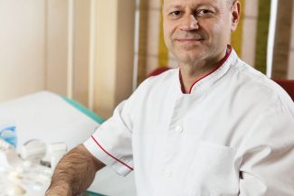 General de brigada (rtr) Dr. George Marinescu, medic specialist în imagistică medicală, explică rolul ecografiei de părți moi