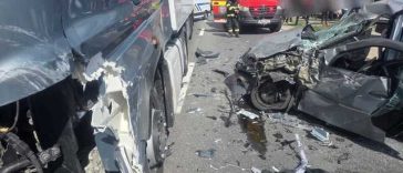 Argeş: Trei adulţi şi un copil, răniţi într-un accident petrecut în comuna Bascov, în care au fost implicate un autoturism şi un autotren/ Răniţii sunt transportaţi la spital/ Traficul rutier, blocat în ambele direcţii – FOTO