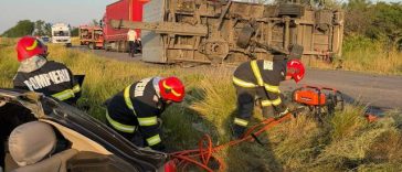 Brăila: Două persoane au murit după ce o remorcă s-a desprins şi a strivit un autoturism, pe DN 22 – FOTO