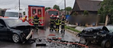 Cluj: Trei bărbaţi, transportaţi la spital după ce două autoturisme s-au ciocnit, în localitatea Gârbău