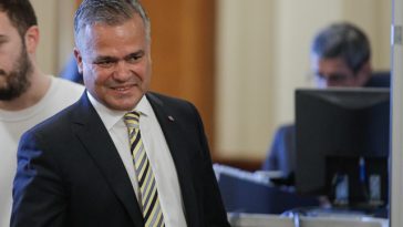 Adrian Veştea afirmă că Alexandru Nazare şi-a exprimat disponibilitatea de a face parte din guvernul pe care el îl va propune