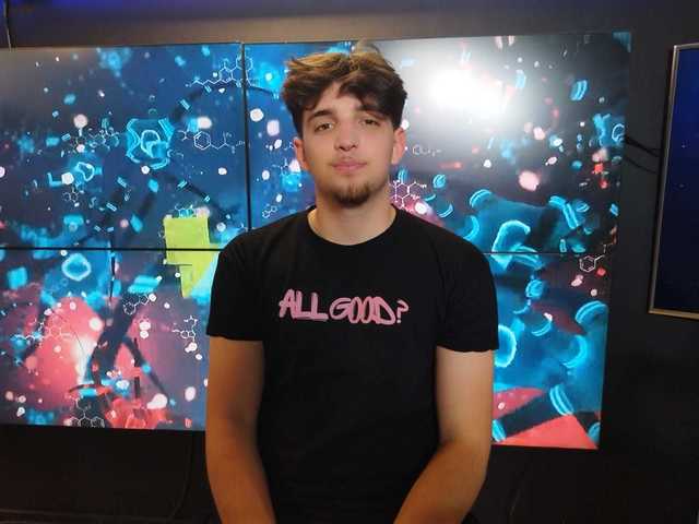 Un elev din Bucureşti a creat o aplicaţie pentru a-i sprijini pe adolescenţii care au probleme şi nu au cu cine să discute/ Cum funcţionează aplicaţia ”All Good”