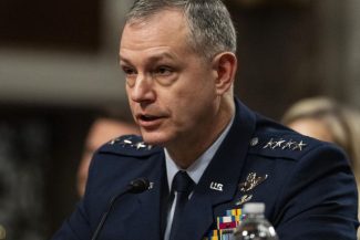 POLITICO: Aliaţii NATO doresc să-i acorde comandantului suprem mai multă libertate în doborârea dronelor