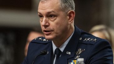 POLITICO: Aliaţii NATO doresc să-i acorde comandantului suprem mai multă libertate în doborârea dronelor