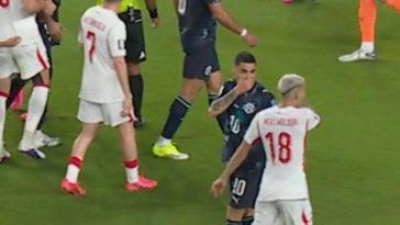 Premieră în fotbal: Miguel Almiron eliminat pentru că şi-a acoperit gura în timp ce vorbea cu un adversar la meciul Turcia-Paraguay de la Cupa Mondială