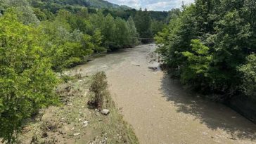 Apele Române anunţă că în 7 staţii de monitorizare nivelul precipitaţiilor a depăşit 50 de litri pe metrul pătrat. Pe pe râul Miletin, în judeţul Botoşani, a fost depăşită cota de atenţie – VIDEO