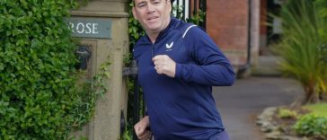 Cu poziţia de premier ameninţată, Keir Starmer îi întinde mâna principalului său rival