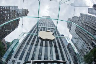 Primii ochelari inteligenţi Apple mai întârzie