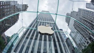 Primii ochelari inteligenţi Apple mai întârzie