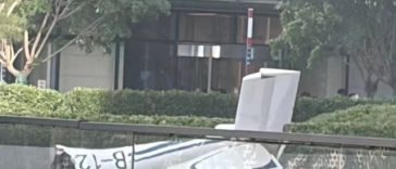 Un avion de mici dimensiuni s-a izbit de cea mai înaltă clădire din Beijing – VIDEO