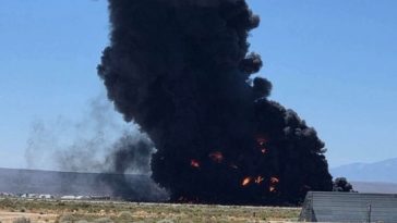 Opt persoane au murit în urma prăbuşirii bombardierului B-52 al Forţelor Aeriene ale SUA în California