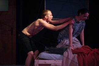 “BUG”, un thriller psihologic, premieră în sala Laborator unteatru