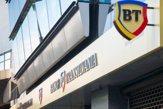 10 BĂNCI AMENDATE DE CONSILIUL CONCURENŢEI – BT, sancţionată cu 960 milioane lei de Consiliul Concurenţei: BT aşteaptă comunicarea oficială scrisă a deciziei de sancţionare, pentru a începe procedura de contestare la Curtea de Apel Bucureşti