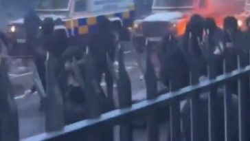 Noi violenţe la Belfast, unde poliţia a folosit tunuri cu apă