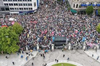„Ura este singura ameninţare pentru străzile noastre”. La Belfast, mii de oameni au manifestat împotriva rasismului şi a violenţelor antiimigranţi