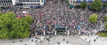 „Ura este singura ameninţare pentru străzile noastre”. La Belfast, mii de oameni au manifestat împotriva rasismului şi a violenţelor antiimigranţi