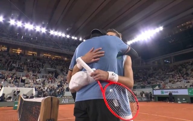 Roland-Garros: Trădat de corpul său, Berrettini l-a lăsat pe Arnaldi să avanseze în semifinale