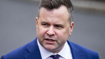 Trump vrea ca noul şef al serviciilor secrete americane Bill Pulte, „mai puţin constrâns”, să facă mai multe concedieri. Poreclit „Micul Trump”, acesta nu are deloc experienţă în domeniul spionajului