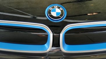 Acţiunile BMW au coborât la cel mai redus nivel din ultimii peste cinci ani după avertismentul privind profitul
