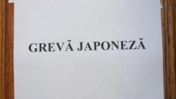 Protest la Direcţia Generală de Asistenţă Socială şi Protecţia Copilului Cluj/ Angajaţii intră în grevă japoneză, nemulţumiţi de proiectul noii legi a salarizării, care nu ar reflecta realitatea muncii din asistenţa socială”