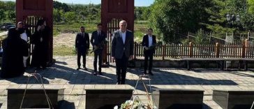 Ilie Bolojan a depus o coroană la Mănăstirea Eroilor Români de la Ţiganca, din Republica Moldova, în memoria soldaţilor români morţi în 1941: Ne plecăm frunţile în faţa sacrificiului celor care au luptat pentru ţară şi pentru idealurile generaţiei lor