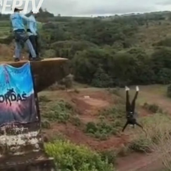 Tragedie în Brazilia: Maria Eduarda Rodrigues de Freitas a murit la doar 21 de ani în timpul unui salt bungee jumping, după ce instructorii au uitat să-i ataşeze coarda de siguranţă – VIDEO