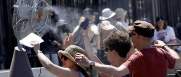 Europa se sufocă sub un val de căldură extremă; Franţa restricţionează consumul de alcool, iar Spania închide o zonă pentru suporteri