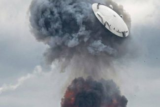 Atacuri cu drone în apropierea Moscovei. O imagine spectaculoasă a surprins un capac de plumb de la un rezervor imens aruncat în aer de o explozie la câţiva metri înălţime, ceea ce a generat numeroase meme pe reţelele sociale – VIDEO, FOTO