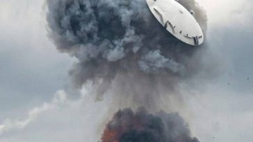 Atacuri cu drone în apropierea Moscovei. O imagine spectaculoasă a surprins un capac de plumb de la un rezervor imens aruncat în aer de o explozie la câţiva metri înălţime, ceea ce a generat numeroase meme pe reţelele sociale – VIDEO, FOTO