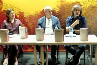 Bookfest – Mircea Cărtărescu a lansat „Texistenţa”: „A ieşit una dintre cele mai bune cărţi pe care eu le-am scris vreodată. Este un autoportret al meu cu o carte în mână”