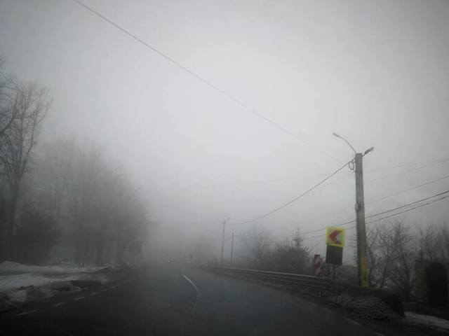 Cod galben de ceaţă în judeţele Brăila, Ialomiţa, Vrancea şi Buzău / Avertisment Infotrafic: Vizibilitate redusă / Aglomeraţie pe principalele drumuri care converg către Capitală