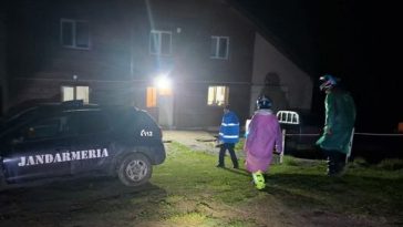 Doi turişti rătăciţi în Munţii Buzăului, salvaţi de jandarmii montani după o intervenţie desfăşurată în condiţii dificile