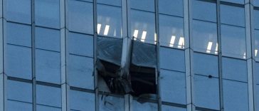 Un mort, pilotul, şi 13 răniţi la Beijing, după ce avionul uşor de sport a intrat în CITIC Tower, cel mai înalt zgârie-nori din capitala chineză, cu 108 etaje, anunţă autorităţile din cartierul de afaceri Chaoyang