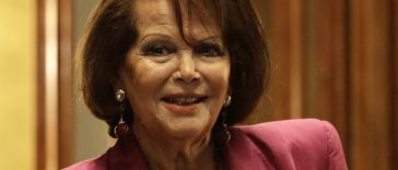 Bijuteriile Claudiei Cardinale s-au vândut la licitaţie cu peste 826.000 de euro