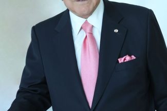 Producătorul american Clive Davis, cel care a descoperit-o pe Whitney Houston, a murit