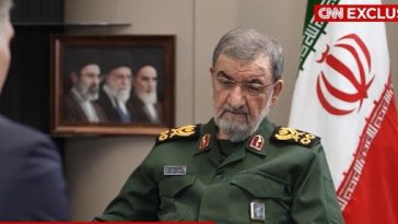 Un consilier al liderului suprem al Iranului afirmă că negocierile sunt blocate din cauza a 24 de miliarde de dolari reprezentând active iraniene îngheţate şi avertizează asupra extinderii războiului