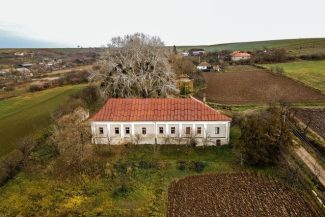 Conacul Bónis, refugiu al Coroanei Ungariei în apropiere de Oradea, de vânzare/ FOTO