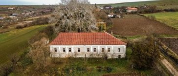 Conacul Bónis, refugiu al Coroanei Ungariei în apropiere de Oradea, de vânzare/ FOTO