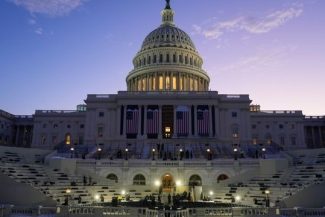 Senatul SUA a aprobat finanţarea suplimentară a poliţiei antiimigraţie cu 70 de miliarde de dolari, dar nu a reuşit să interzică fondul lui Trump pentru despăgubirea celor care se consideră victime ale „instrumentalizării” puterii