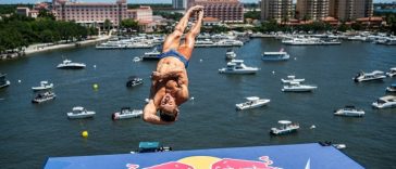 Podium pentru Constantin Popovici şi top 5 pentru Cătălin Preda în etapa a doua din Seria Mondială Red Bull Cliff Diving