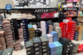 Operaţiunea JUPITER – Trei percheziţii în judeţele Dolj şi Constanţa, la persoane suspectate că au vândut produse contrafăcute/ Au fost găsite articole vestimentare şi parfumuri, în valoare de aproape două milioane de lei