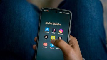 Reţelele sociale şi platformele video preiau controlul asupra ştirilor – studiu