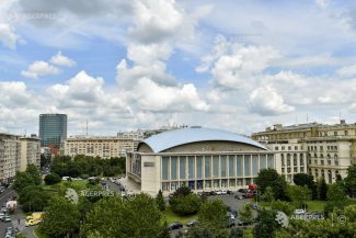 Chris Isaak concertează marți la Sala Palatului din Capitală