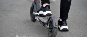 Sibiu: Copil de 12 ani rănit după ce s-a izbit cu trotineta electrică de un autoturism, la Șeica Mare